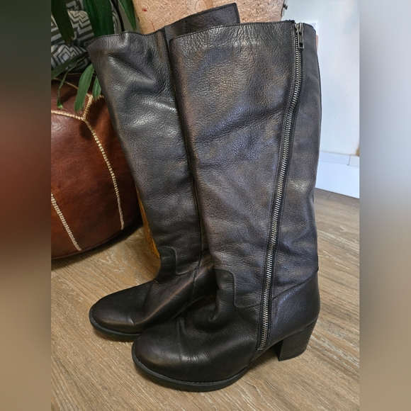 Made in Portugal Knee High Lined Leather Block Heeled Zip Up Boots - Picture 10 of 16